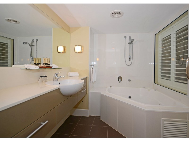 307/569 Charlton Esplanade, Urangan QLD 4655