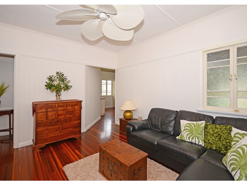 9 Pine Street, Torquay QLD 4655