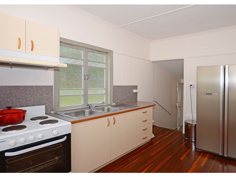 9 Pine Street, Torquay QLD 4655