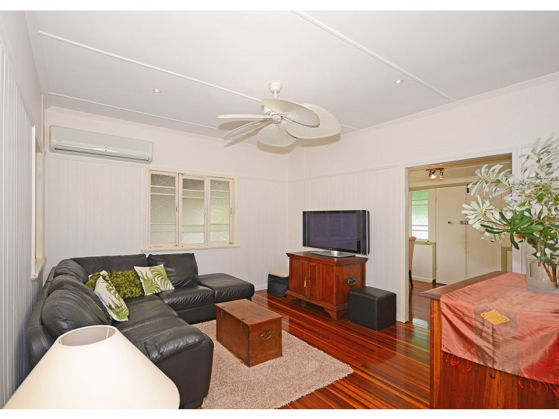 9 Pine Street, Torquay QLD 4655