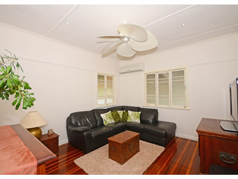 9 Pine Street, Torquay QLD 4655