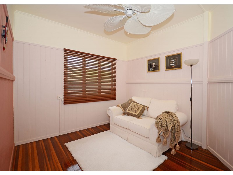 9 Pine Street, Torquay QLD 4655