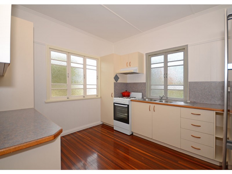 9 Pine Street, Torquay QLD 4655