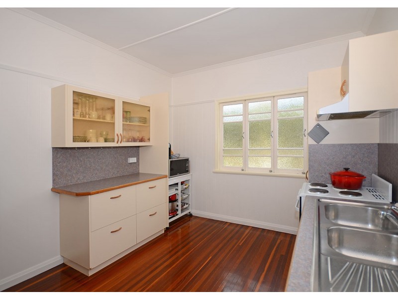 9 Pine Street, Torquay QLD 4655