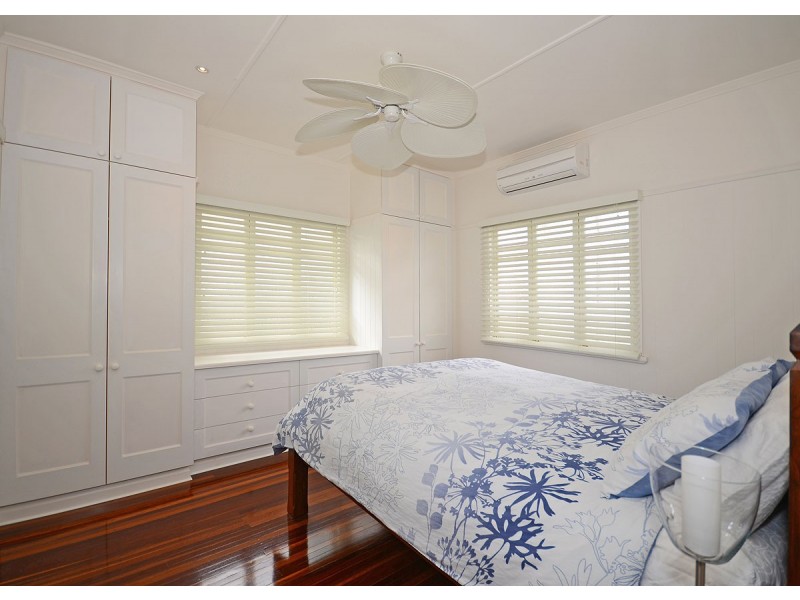 9 Pine Street, Torquay QLD 4655