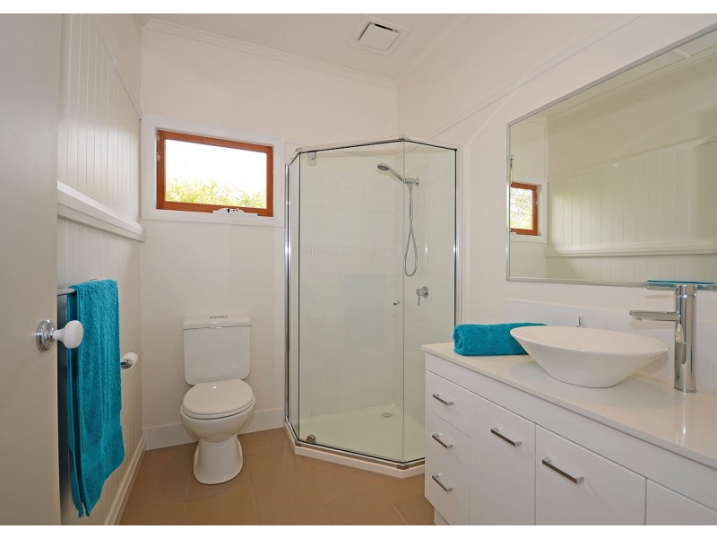 9 Pine Street, Torquay QLD 4655