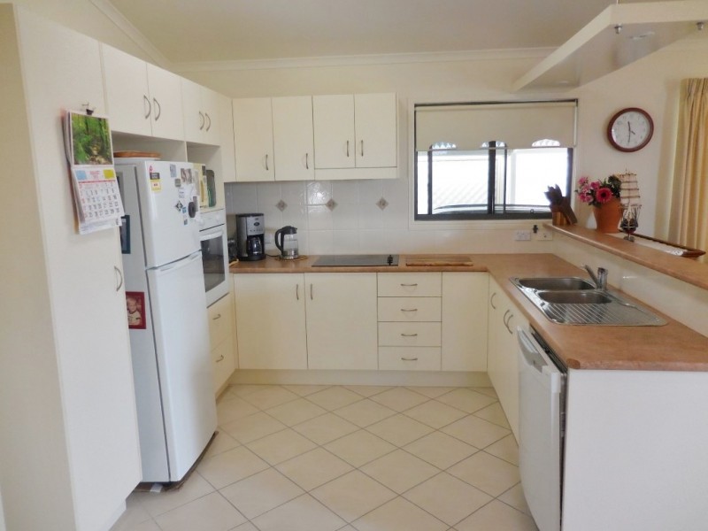 254/7 Bay Drive ‘Golden Shores’, Urraween QLD 4655