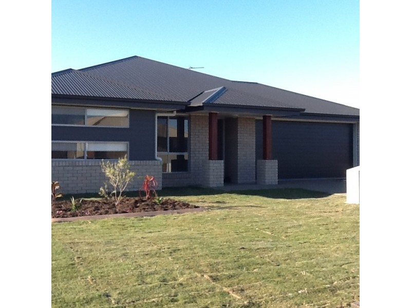 41 Bounty Circuit, Eli Waters QLD 4655