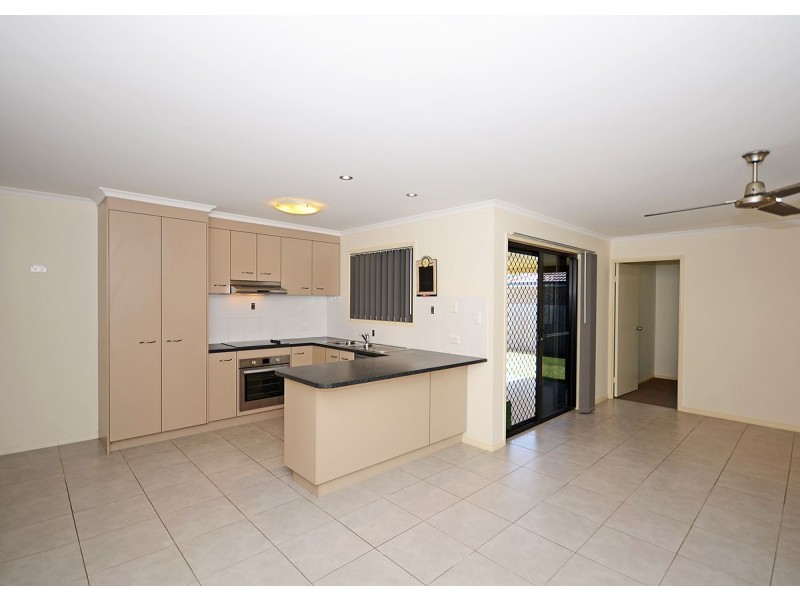 8 Zircon Street, Urangan QLD 4655