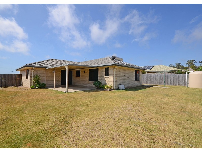 8 Zircon Street, Urangan QLD 4655