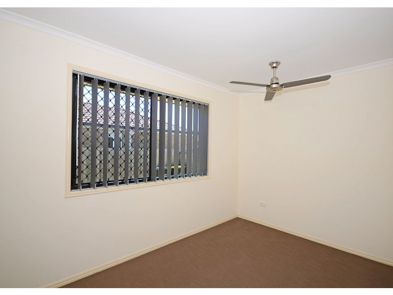 8 Zircon Street, Urangan QLD 4655