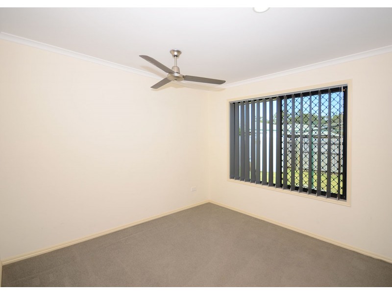 8 Zircon Street, Urangan QLD 4655