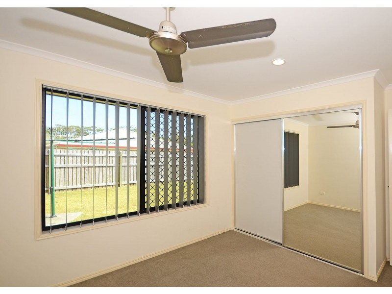 8 Zircon Street, Urangan QLD 4655