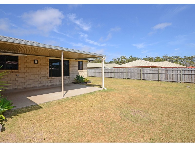 8 Zircon Street, Urangan QLD 4655