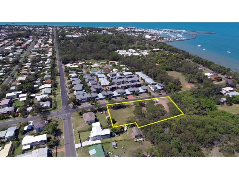 67 Moolyyir Street, Urangan QLD 4655