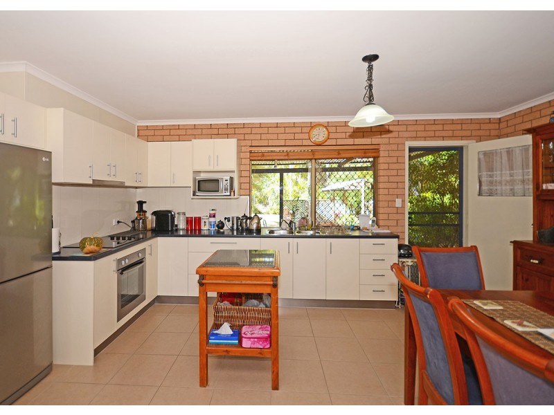 597 Boat Harbour Drive, Urangan QLD 4655