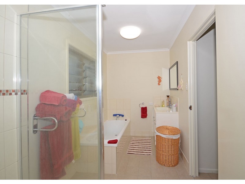 597 Boat Harbour Drive, Urangan QLD 4655