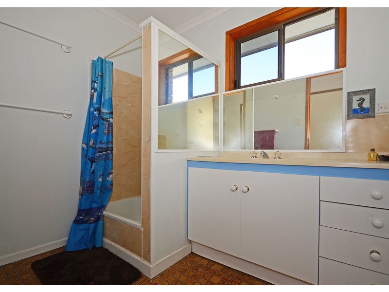 597 Boat Harbour Drive, Urangan QLD 4655