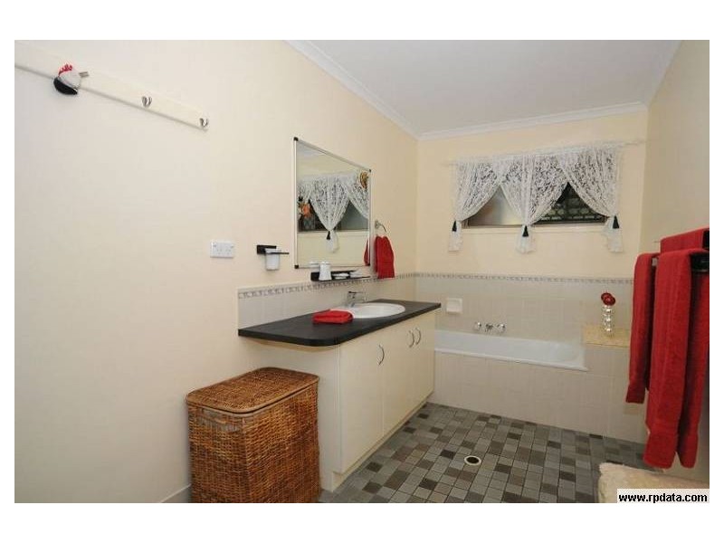 4 Vista Court, Pialba QLD 4655