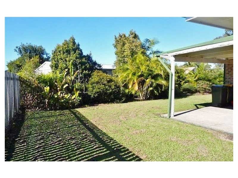 5 Carrie Court, Torquay QLD 4655