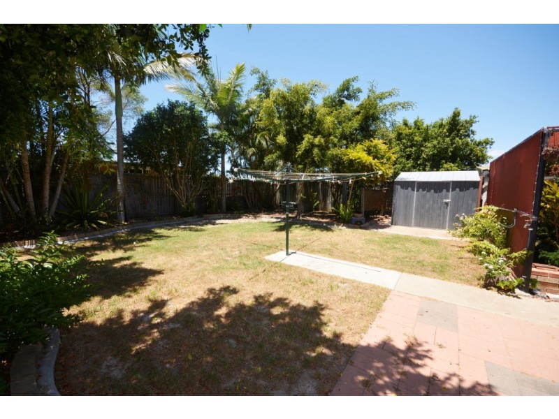 216 Pulgul Street, Urangan QLD 4655