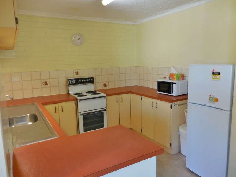 2/479 Esplanade, Torquay QLD 4655