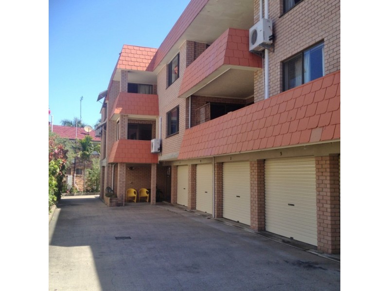 2/479 Esplanade, Torquay QLD 4655