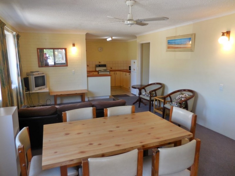 2/479 Esplanade, Torquay QLD 4655