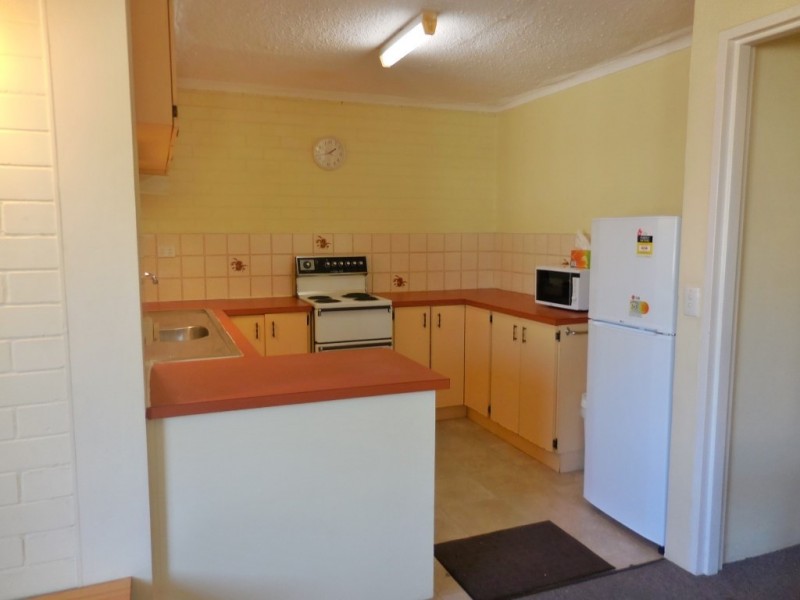 2/479 Esplanade, Torquay QLD 4655