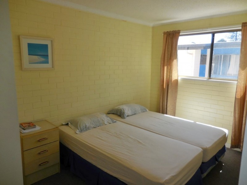 2/479 Esplanade, Torquay QLD 4655