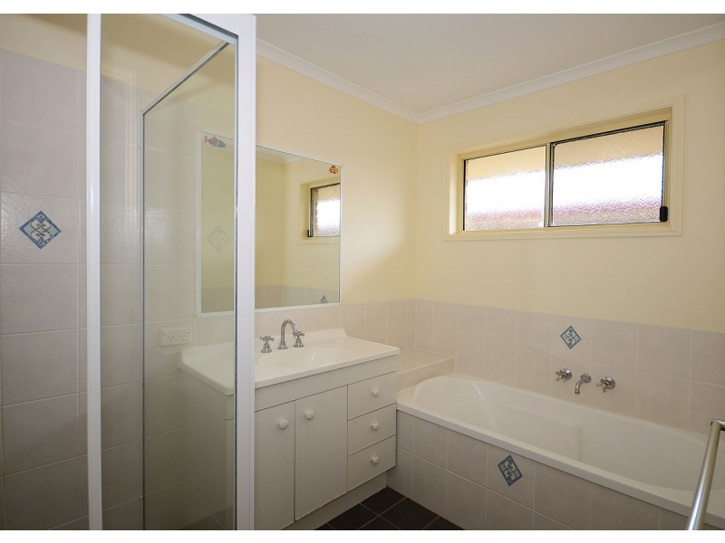 1 Gwen Court, Urraween QLD 4655