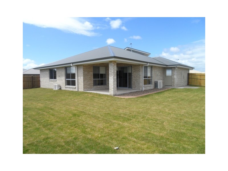 12 Mia Court, Nikenbah QLD 4655