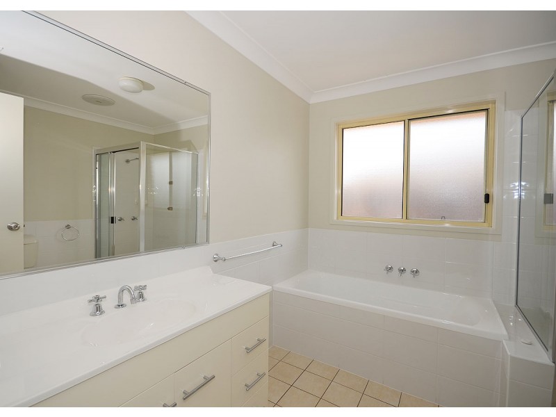 10 Steel Street, Nikenbah QLD 4655