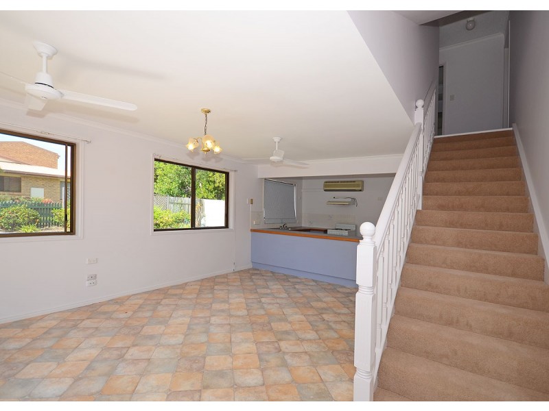 4/233 Torquay Terrace, Torquay QLD 4655