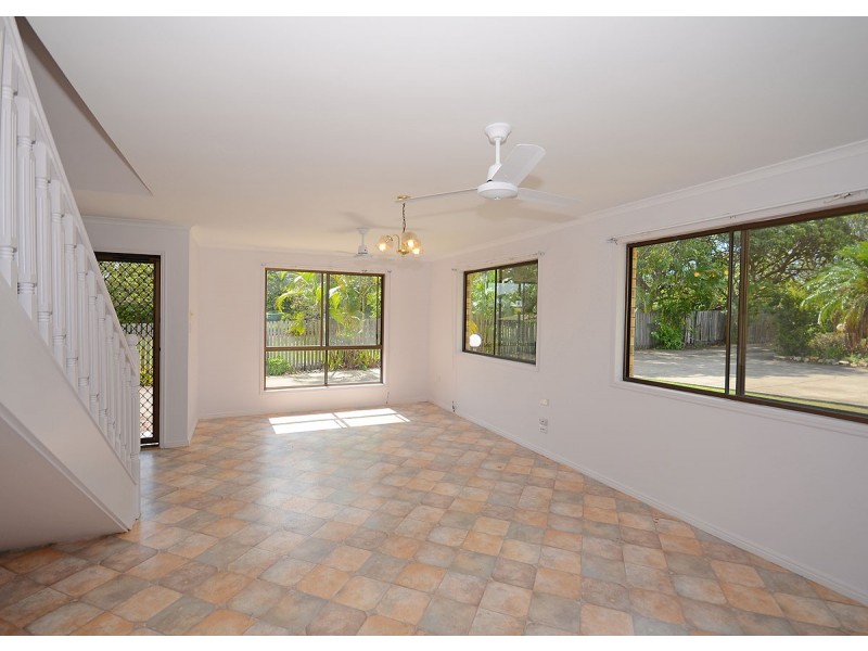 4/233 Torquay Terrace, Torquay QLD 4655