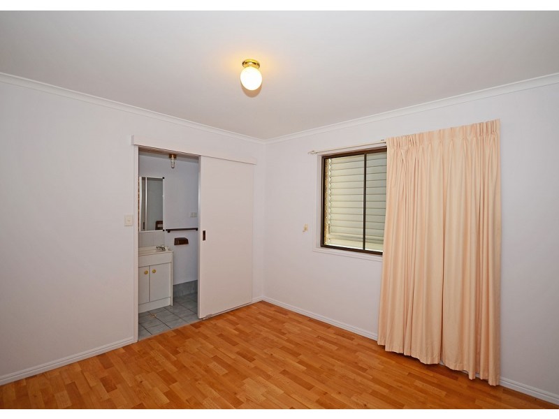 4/233 Torquay Terrace, Torquay QLD 4655