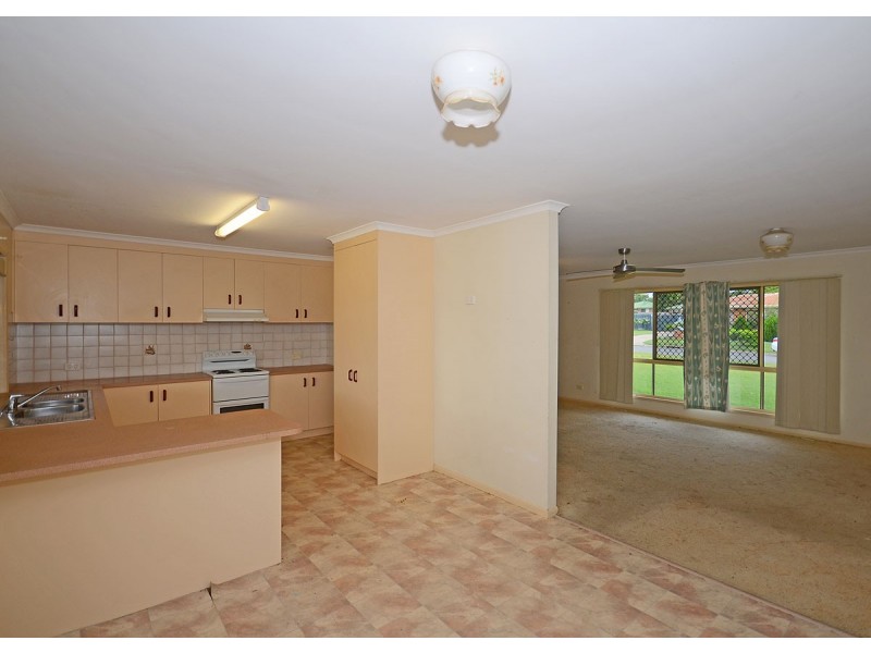 17 Deloraine Avenue, Urangan QLD 4655