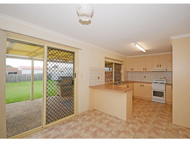 17 Deloraine Avenue, Urangan QLD 4655
