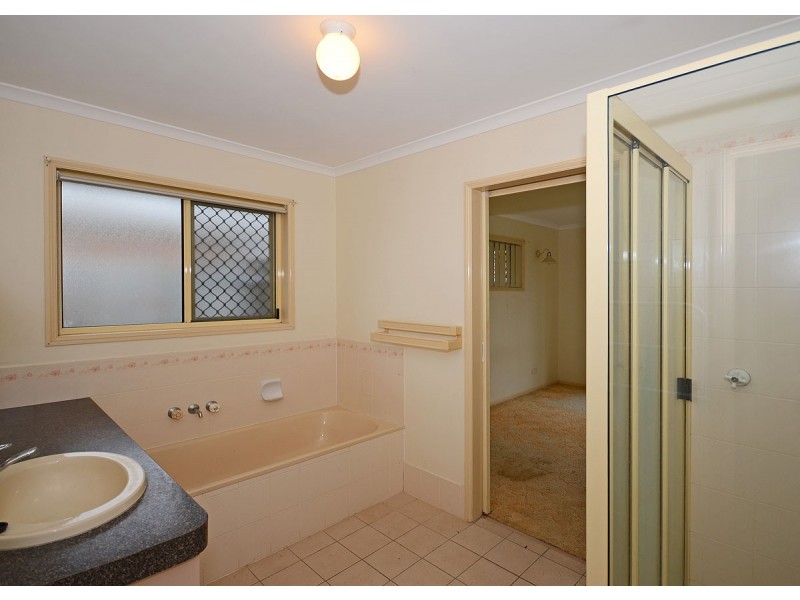17 Deloraine Avenue, Urangan QLD 4655