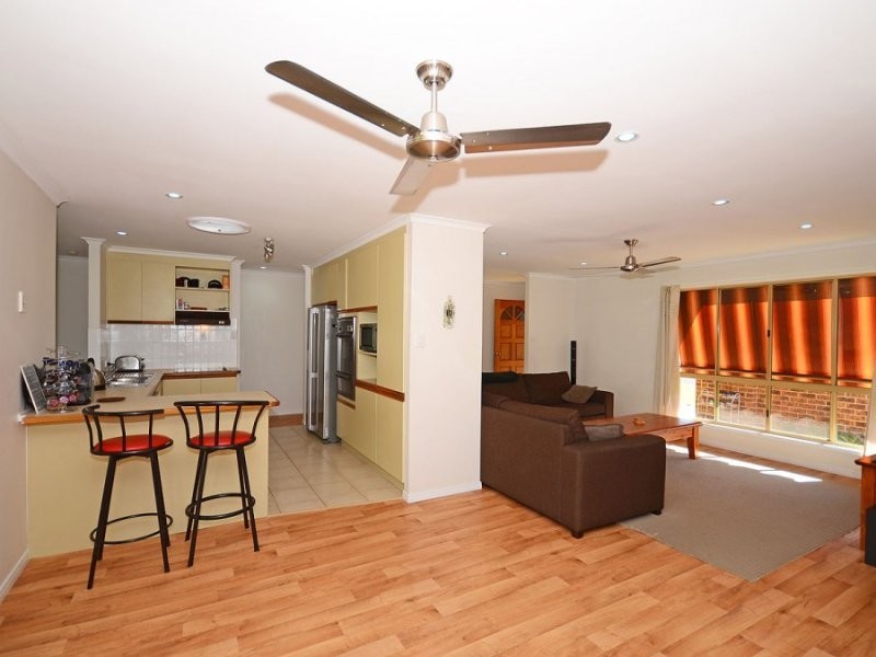 18 Hansen Street, Urangan QLD 4655