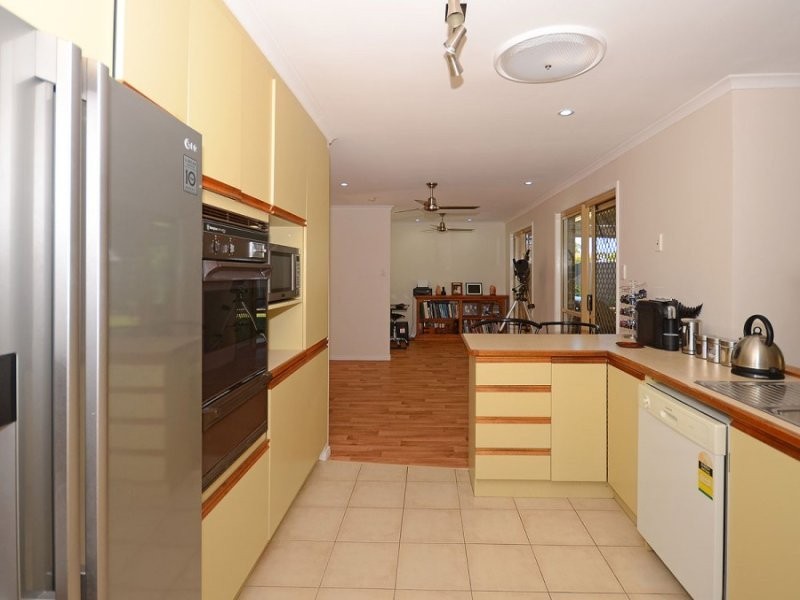 18 Hansen Street, Urangan QLD 4655