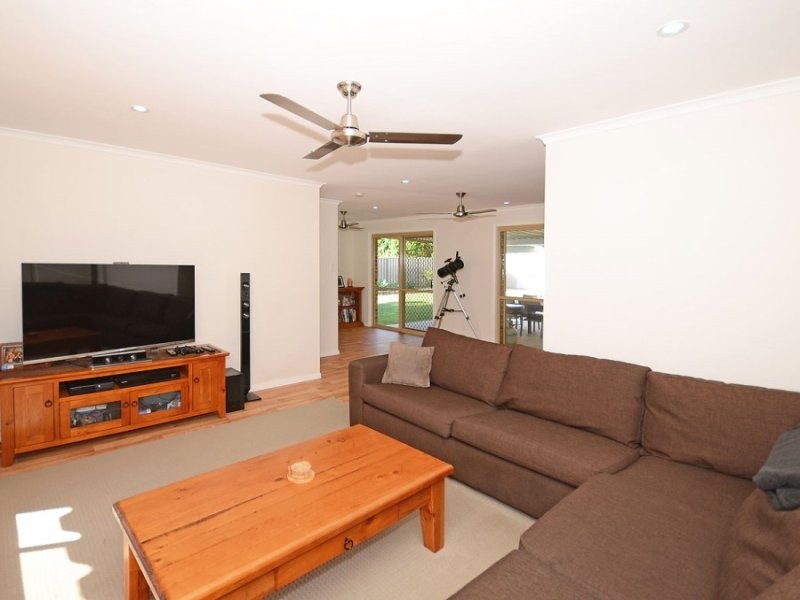 18 Hansen Street, Urangan QLD 4655