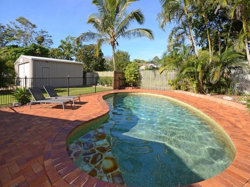 18 Hansen Street, Urangan QLD 4655