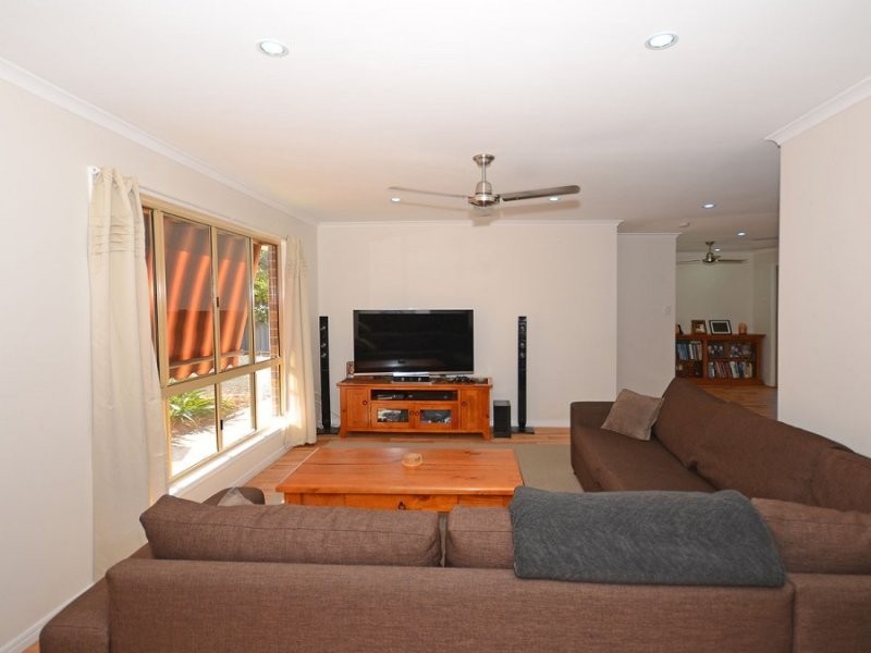 18 Hansen Street, Urangan QLD 4655