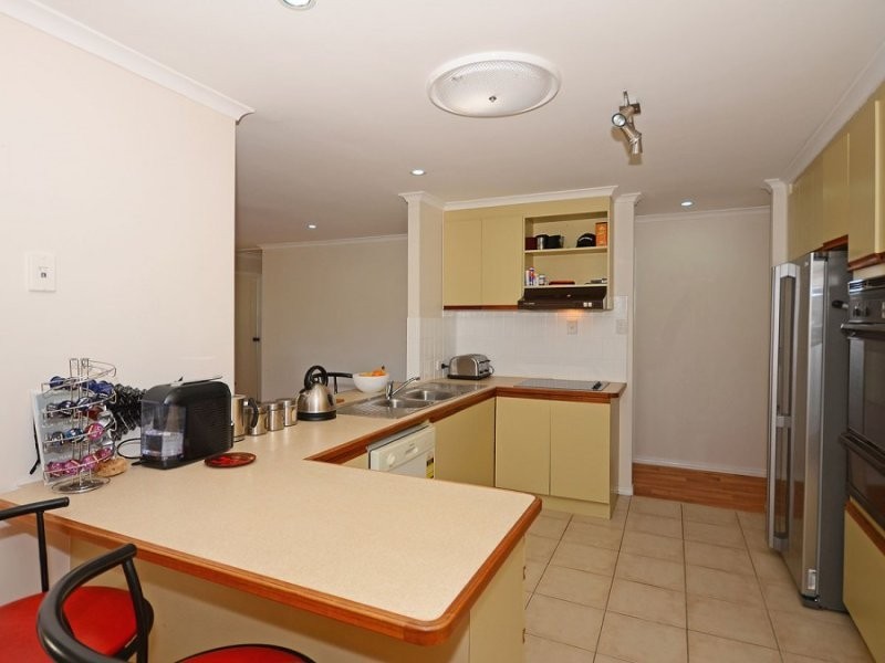 18 Hansen Street, Urangan QLD 4655