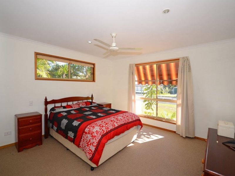 18 Hansen Street, Urangan QLD 4655