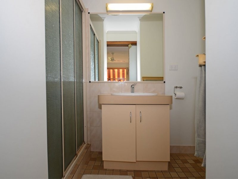 18 Hansen Street, Urangan QLD 4655