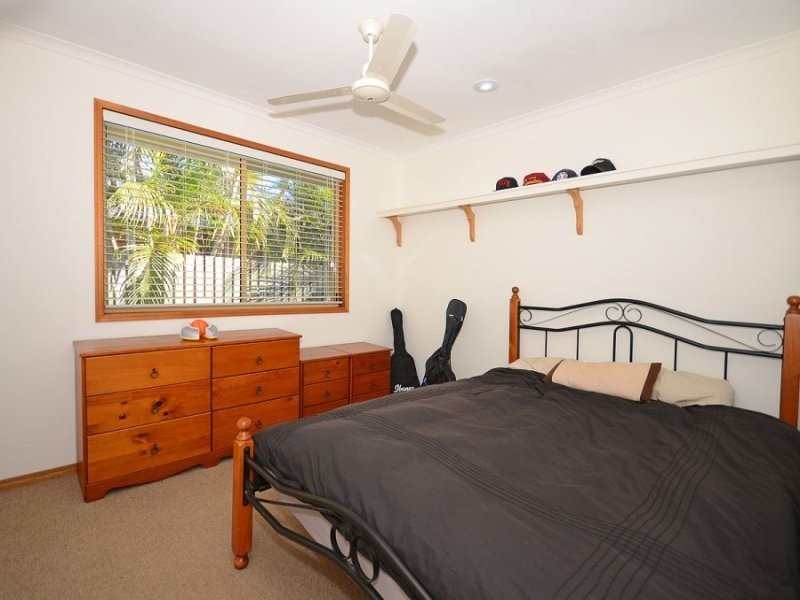 18 Hansen Street, Urangan QLD 4655