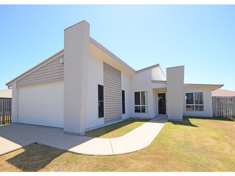 3 Bushlark Avenue, Eli Waters QLD 4655