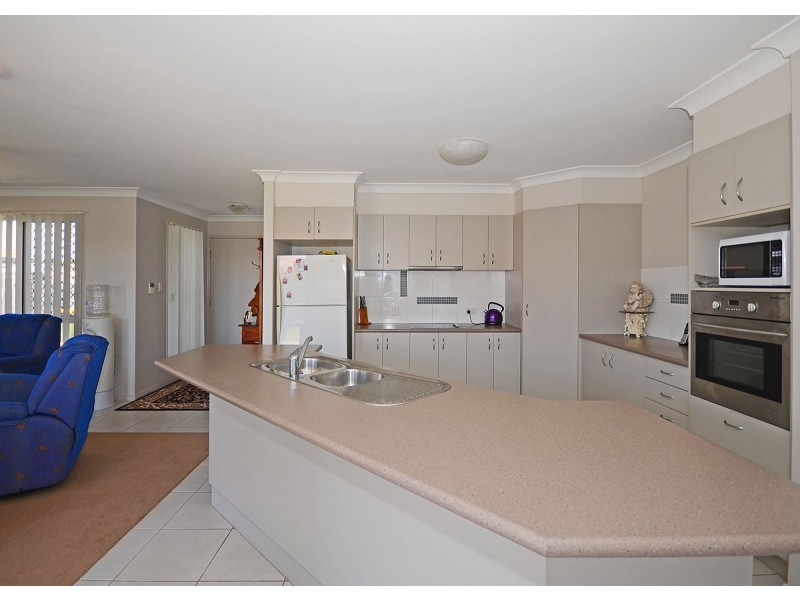 3 Bushlark Avenue, Eli Waters QLD 4655